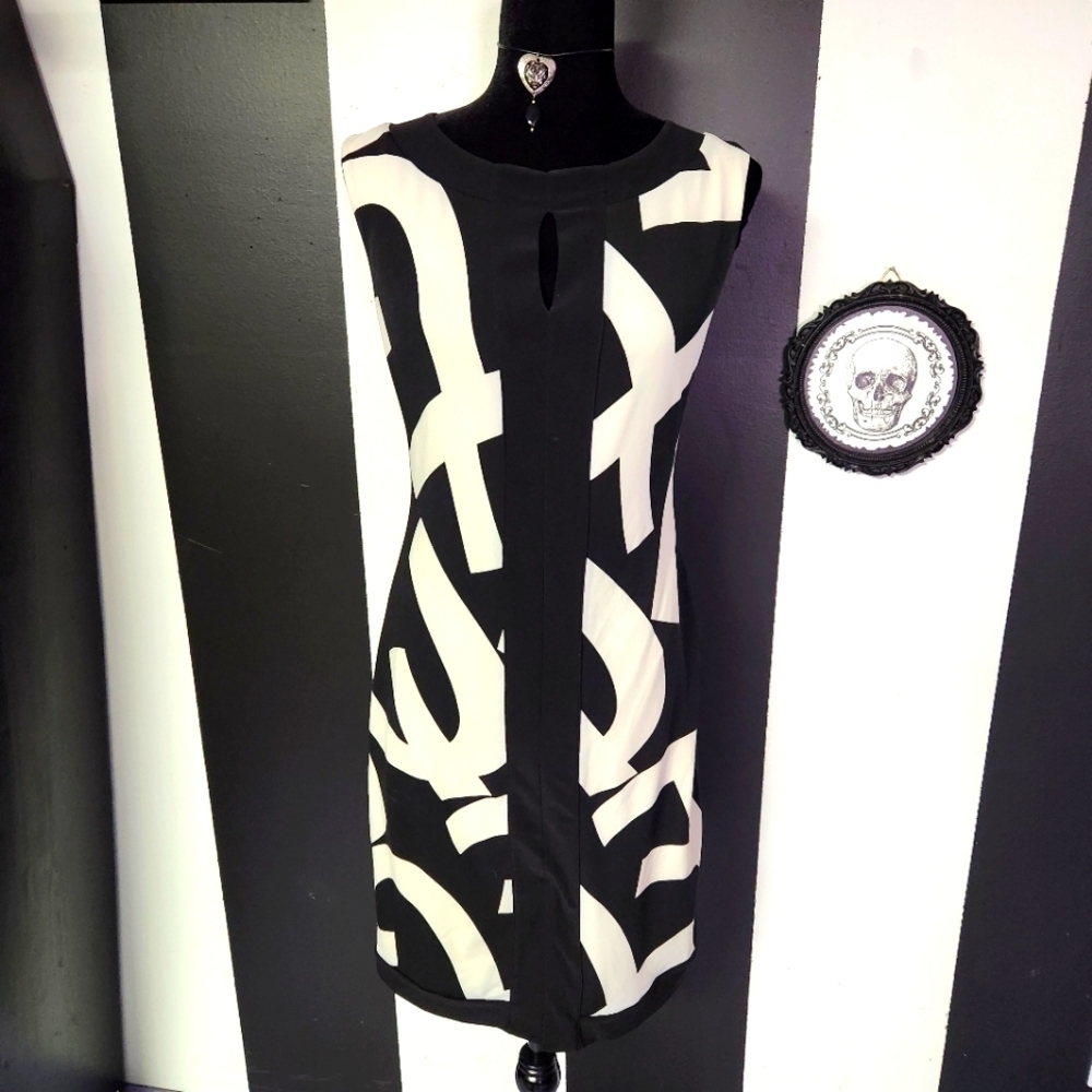 Swirled abstract tunic dress